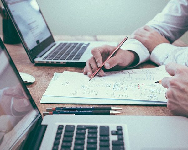 مشاوره اقتصادی چیست؟ : خدمات و وظایف مشاور اقتصادی و مالی